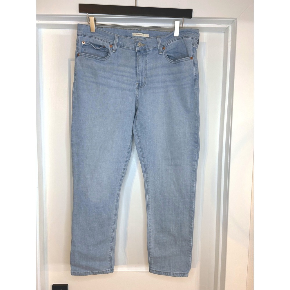 Levis Boyfriend Jeans Light Wash Blue‎ Denim Mid Rise 32x27 Minimalist Mid Rise